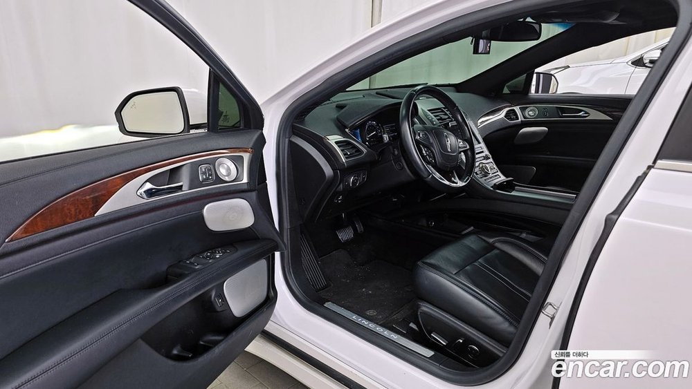 Lincoln New MKZ Hybrid (11.2019)