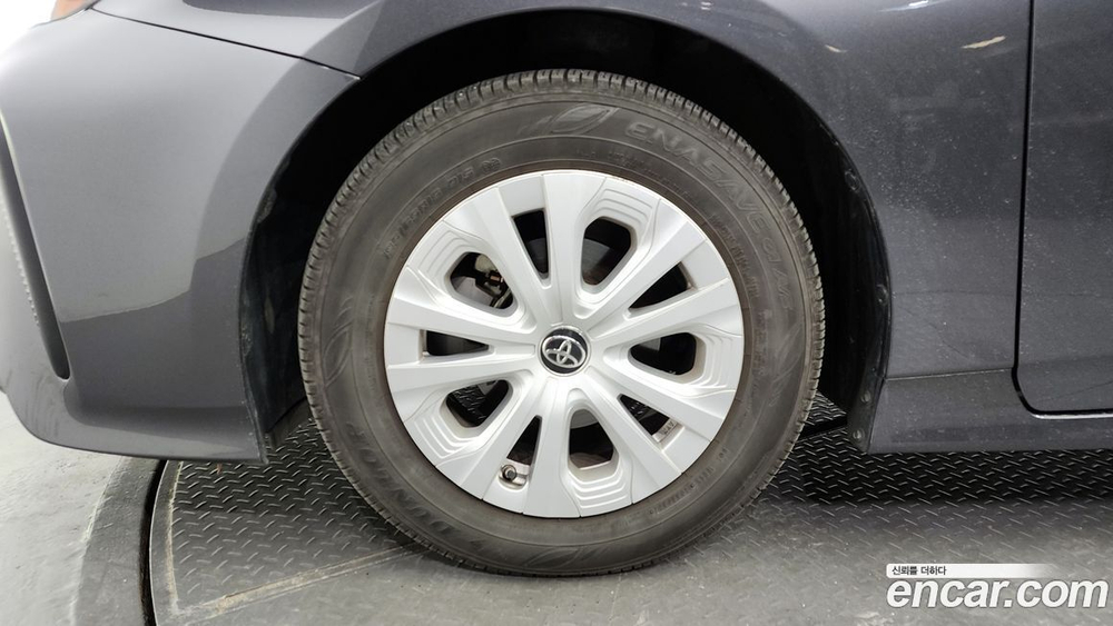 Toyota Prius 4 Generation 1.8 (03.2022)