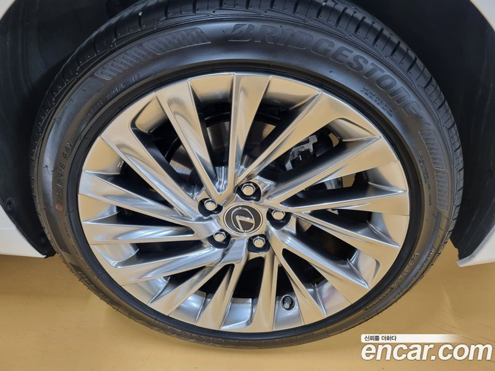 Lexus ES300h 7 Generation Luxury Plus (03.2023)