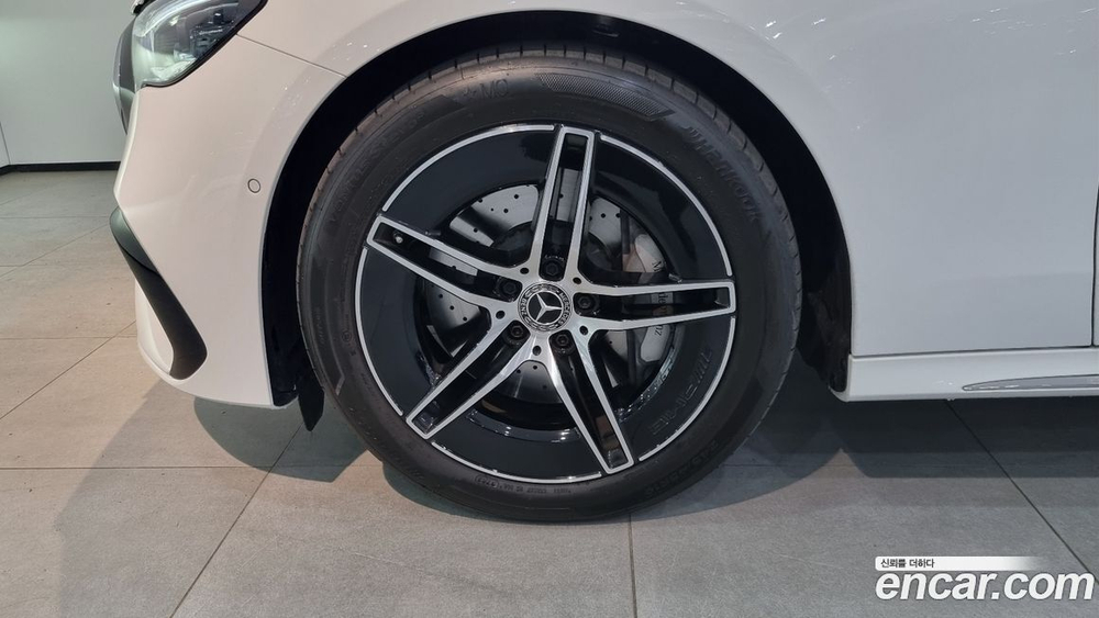 Mercedes-Benz E-Class W214 E300 4MATIC AMG Line (02.2024)