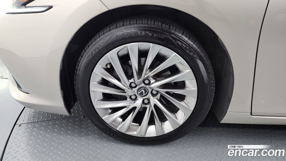 Lexus ES300h 7 Generation Executive (09.2019)