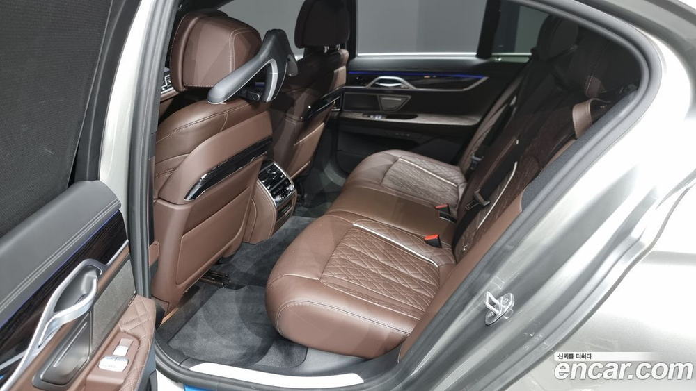 BMW 7 Series (G11) 740d xDrive M Sports (06.2020)