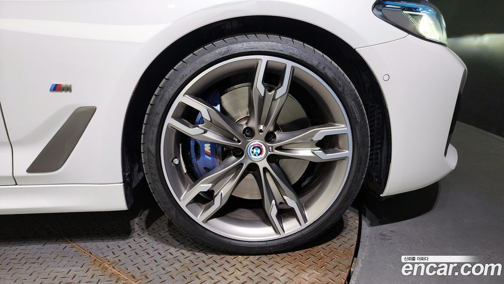 BMW 5 Series (G30) M550i xDrive (02.2023)