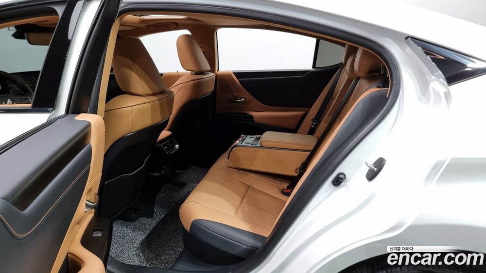 Lexus ES300h 7 Generation Luxury Plus (01.2024)