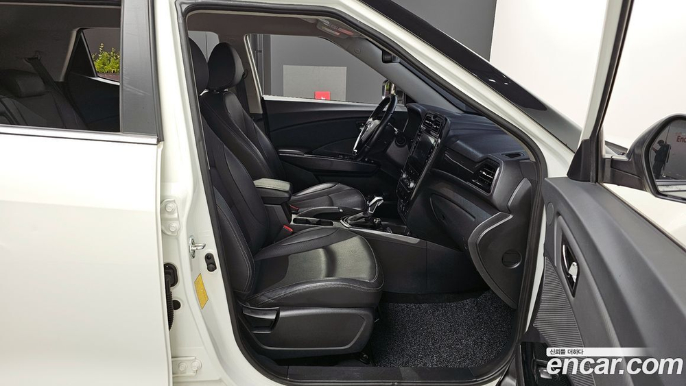 KG Mobility (Ssangyong) Very New Tivoli Дизель 1.6 2WD (01.2020)