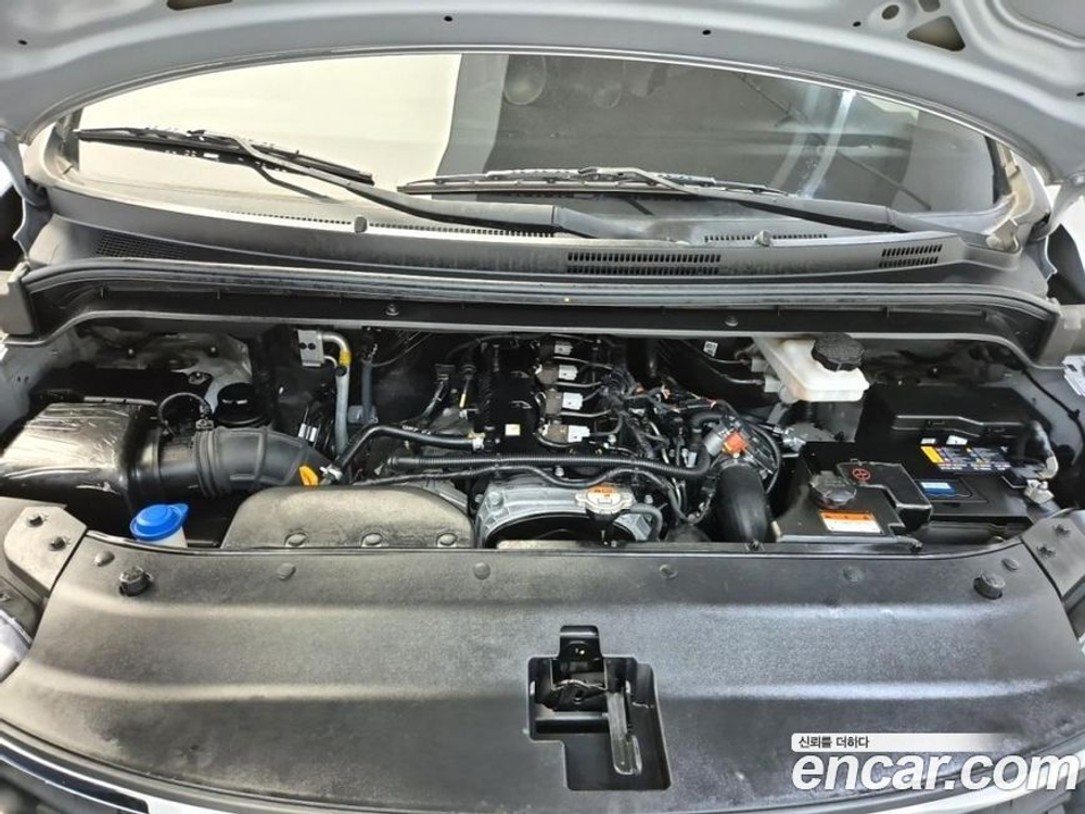 Hyundai The New Grand Starex Van 5-и местный (08.2020)
