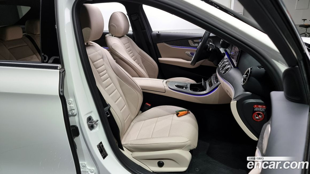 Mercedes-Benz E-Class W213 E350 4MATIC Avangarde (10.2022)