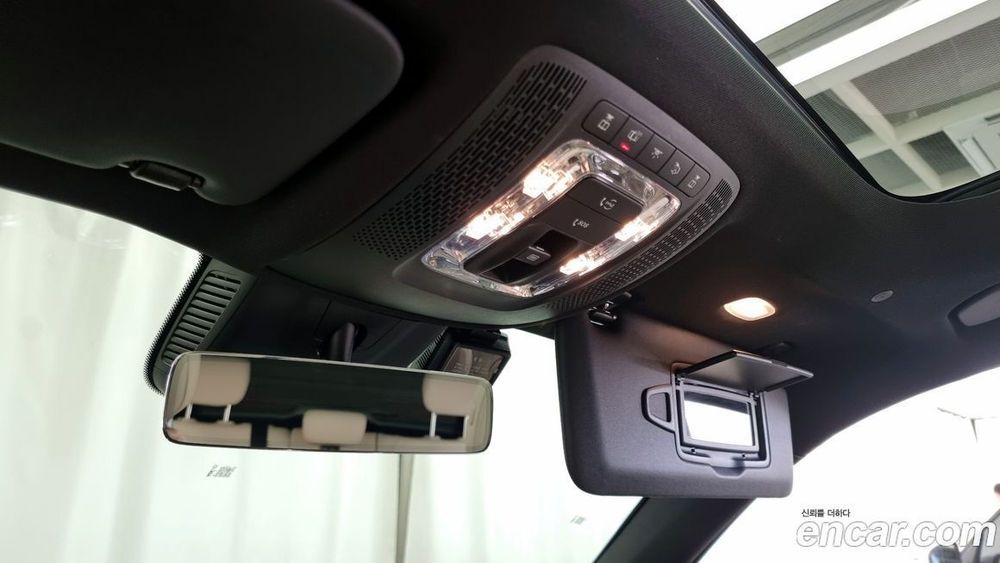 Mercedes-Benz GLB-Class X247 GLB220 (08.2021)