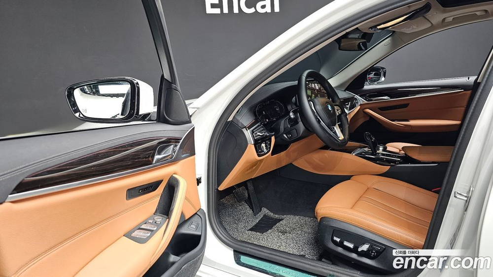 BMW 5 Series (G30) 520i Luxury (11.2022)
