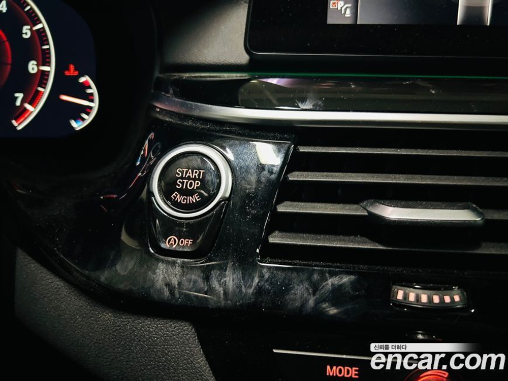 BMW 5 Series (G30) 520i Luxury (08.2019)