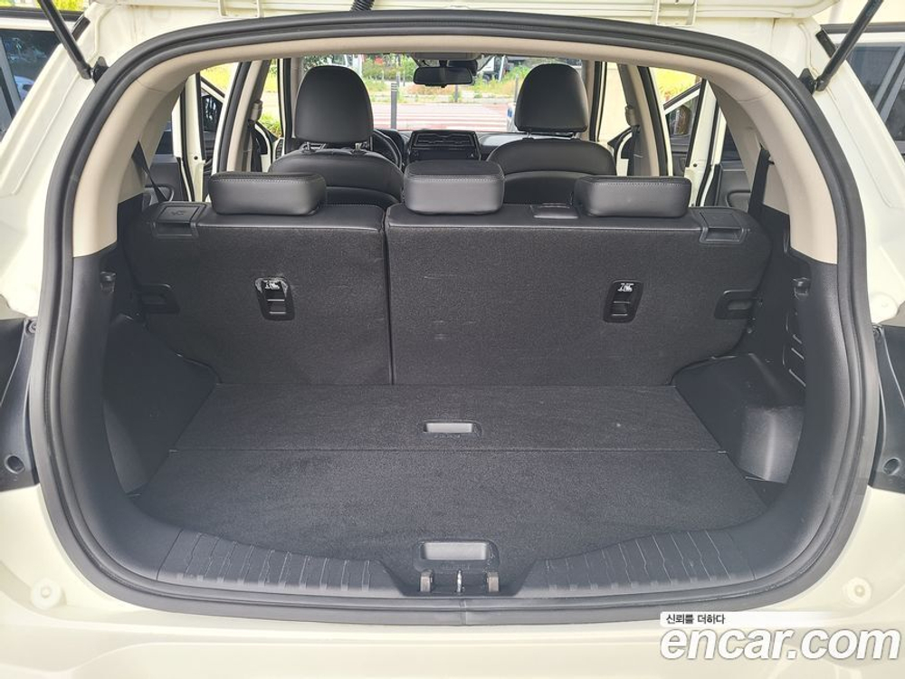 KG Mobility (Ssangyong) Very New Tivoli Бензин 1.5 2WD (06.2020)