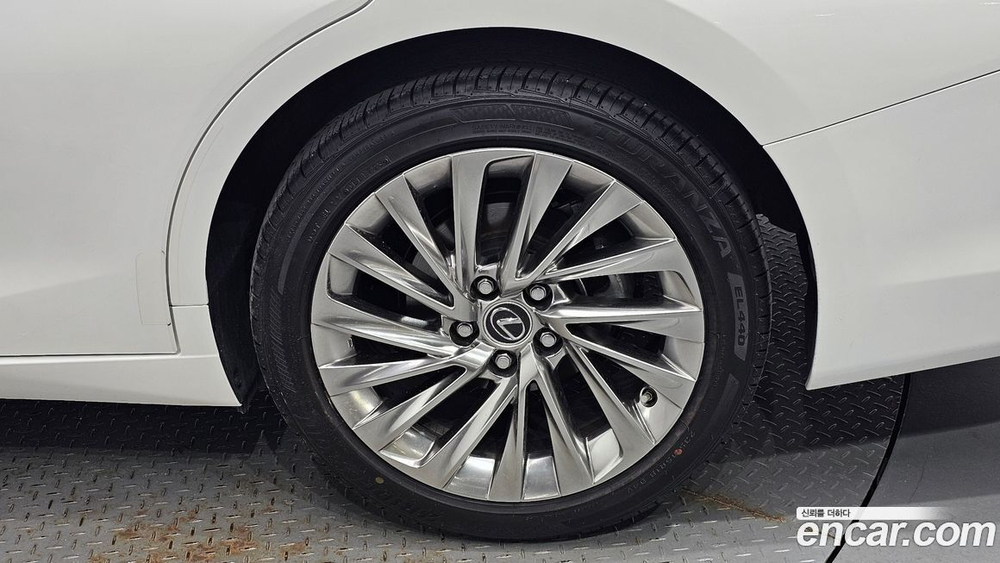 Lexus ES300h 7 Generation Executive (06.2023)