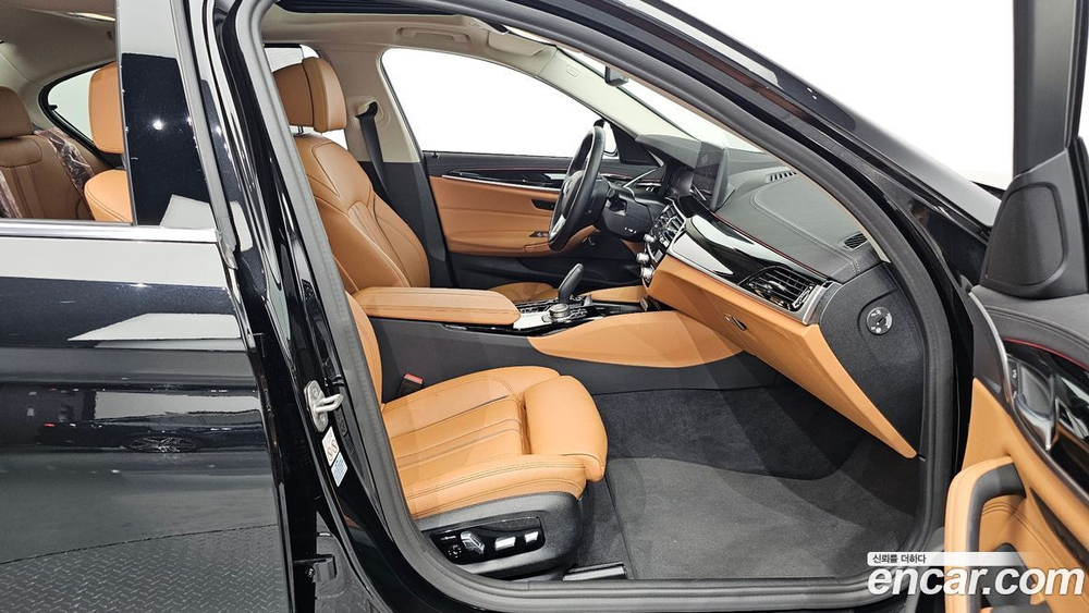 BMW 5 Series (G30) 520i Luxury (03.2022)