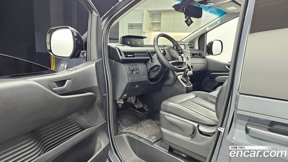 Hyundai Staria Cargo 3-х местный (07.2022)