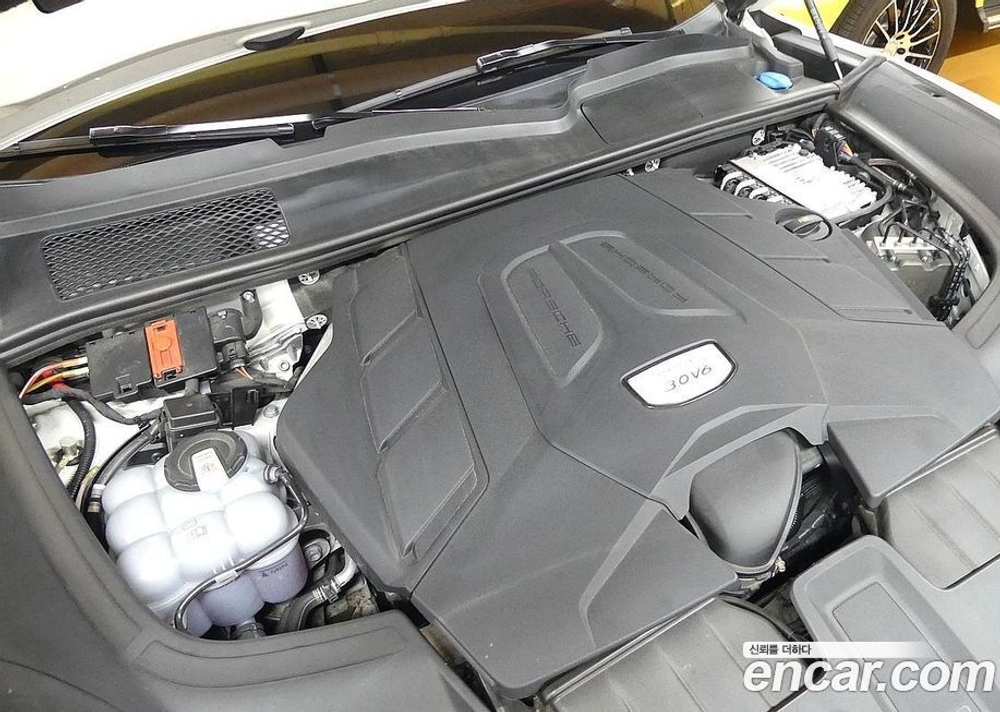 Porsche Cayenne (PO536) 3.0 Coupe Platinum Editions (02.2023)