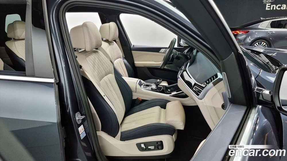 BMW X7 (G07) M50i 6-и местный (03.2021)
