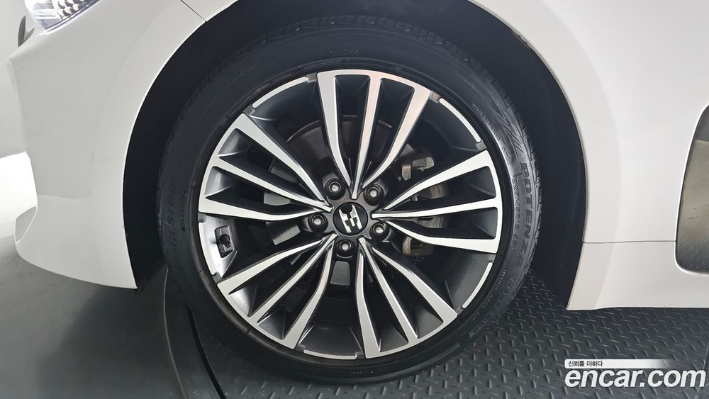 Kia Stinger 2.0 Turbo 2WD (08.2019)