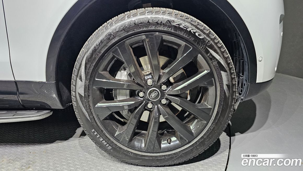 Land Rover Discovery 5 D250 SE (10.2022)