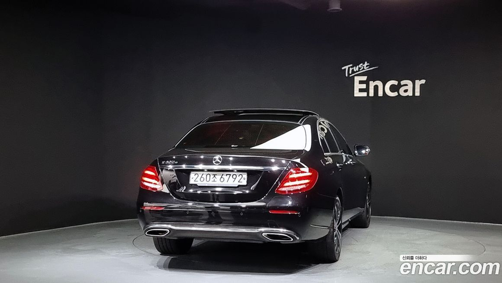 Mercedes-Benz E-Class W213 E300e Exclusive (11.2019)