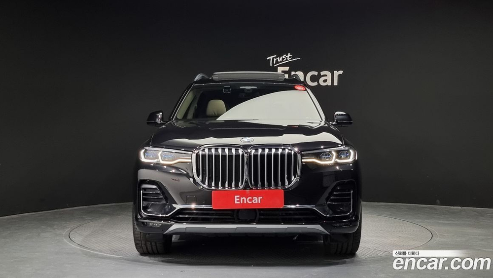 BMW X7 (G07) xDrive 40i Design Pure Excellence 7-и местный (01.2022)