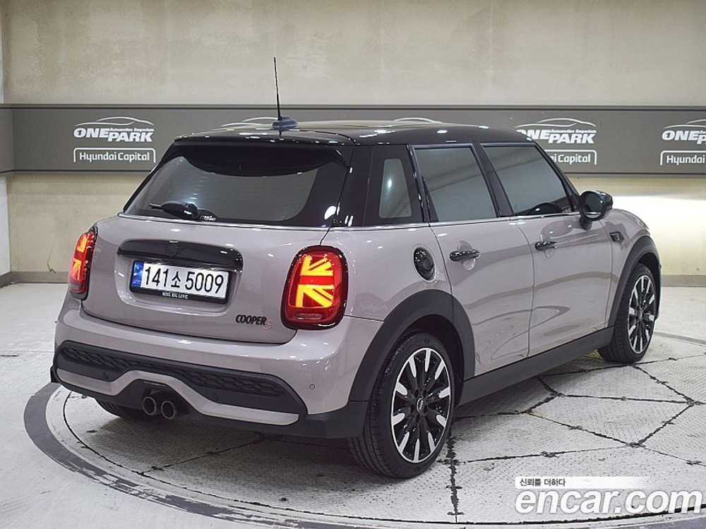 Mini Cooper S 5 даерей Classic Lunchpack (06.2022)