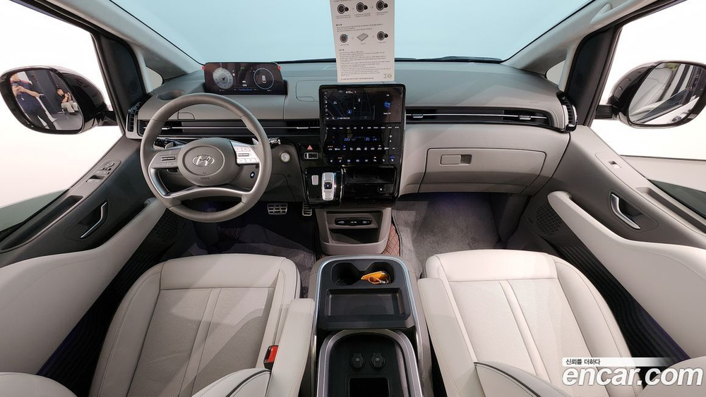 Hyundai Staria 4WD 라운지 9-и местный (11.2023)