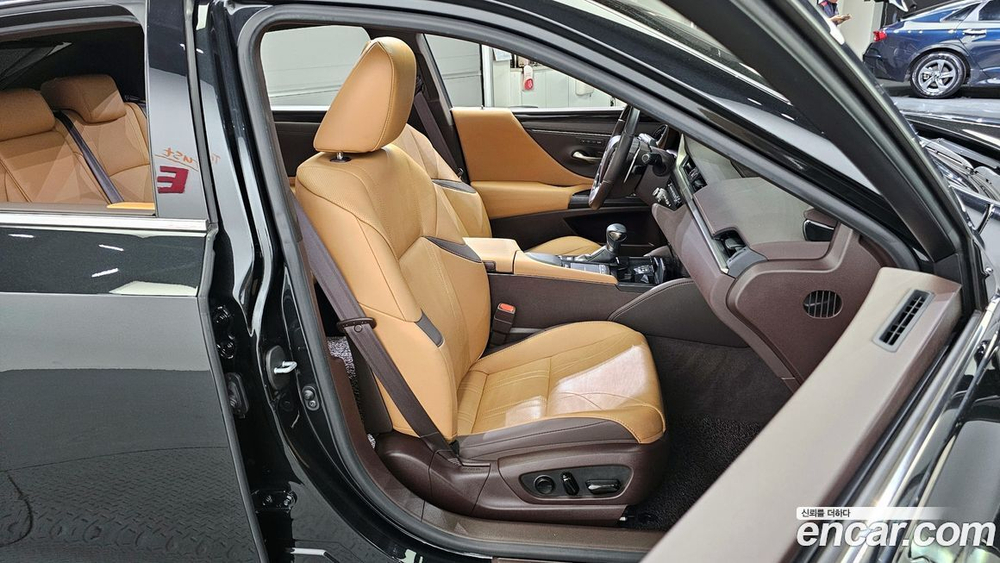 Lexus ES300h 7 Generation Luxury Plus (07.2021)