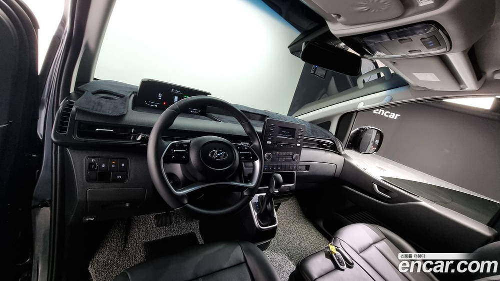 Hyundai Staria Cargo 3-х местный (12.2023)
