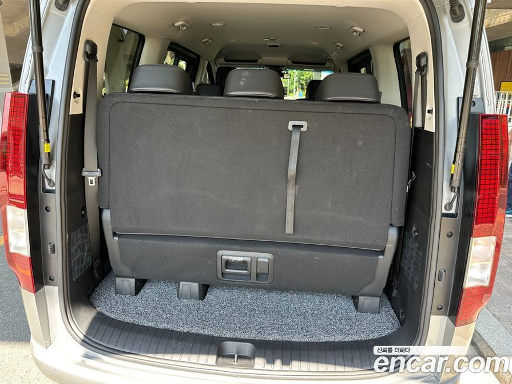 Hyundai Staria 4WD Tourer 11-и местный (01.2023)