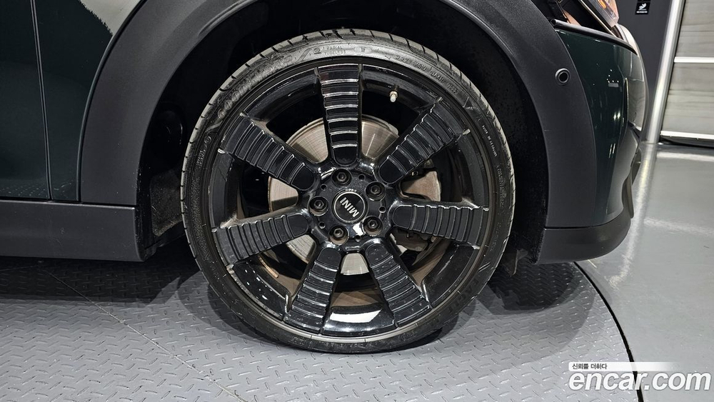 Mini Cooper S 5 даерей Resolute Editions (09.2022)