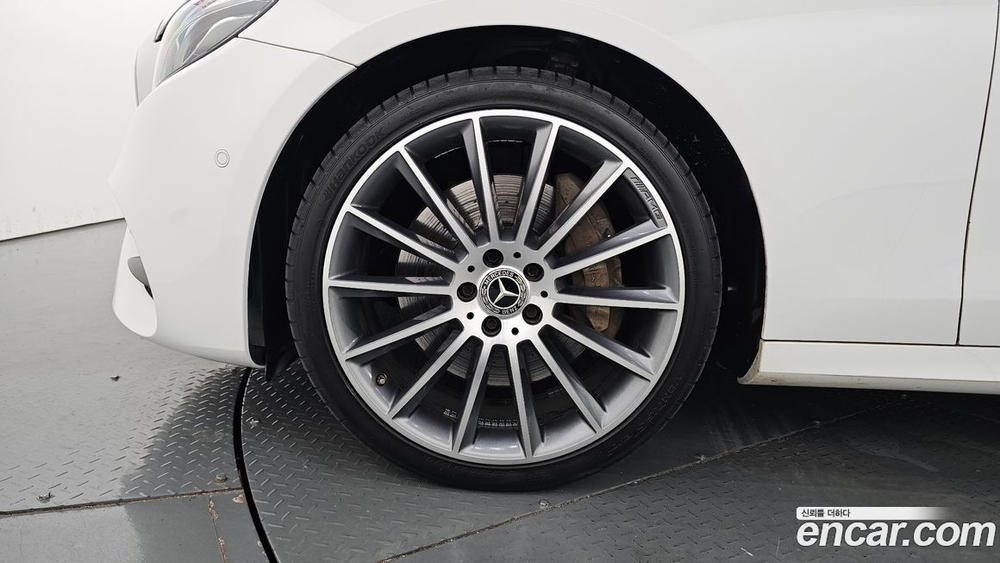 Mercedes-Benz E-Class W213 E350 4MATIC AMG Line (09.2019)
