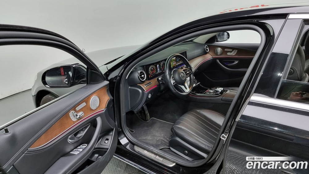 Mercedes-Benz E-Class W213 E300 4MATIC Exclusive (02.2020)