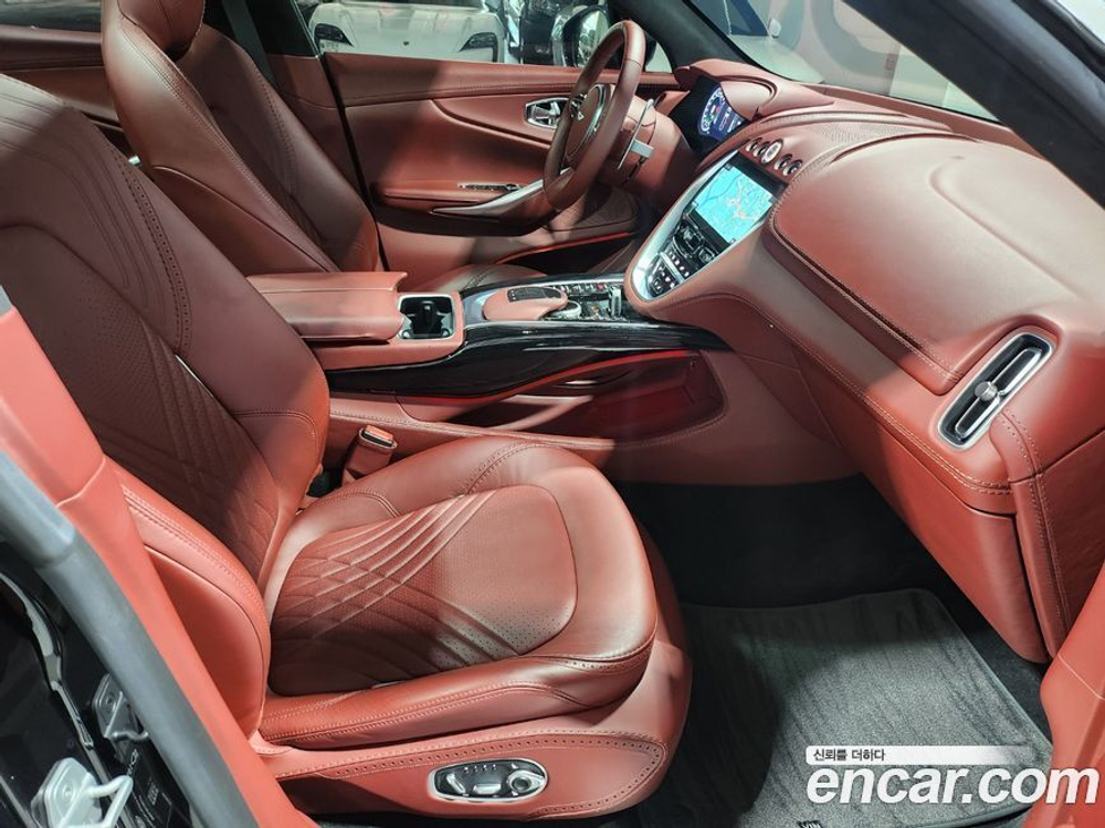 Aston Martin DBX 4.0 V8 (11.2020)