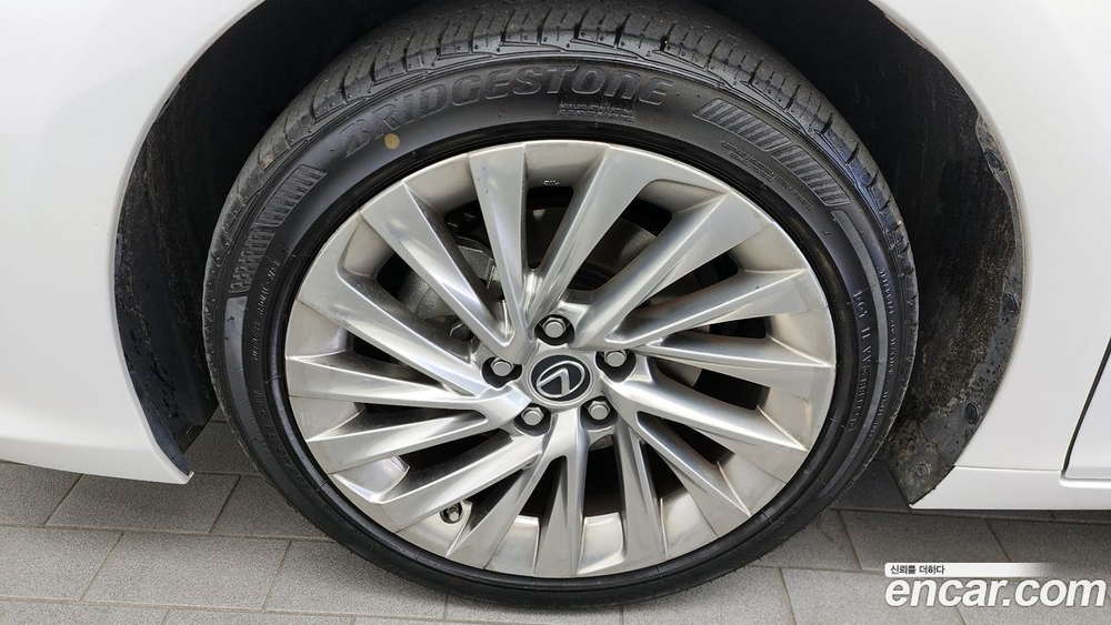 Lexus ES300h 7 Generation Executive (01.2022)