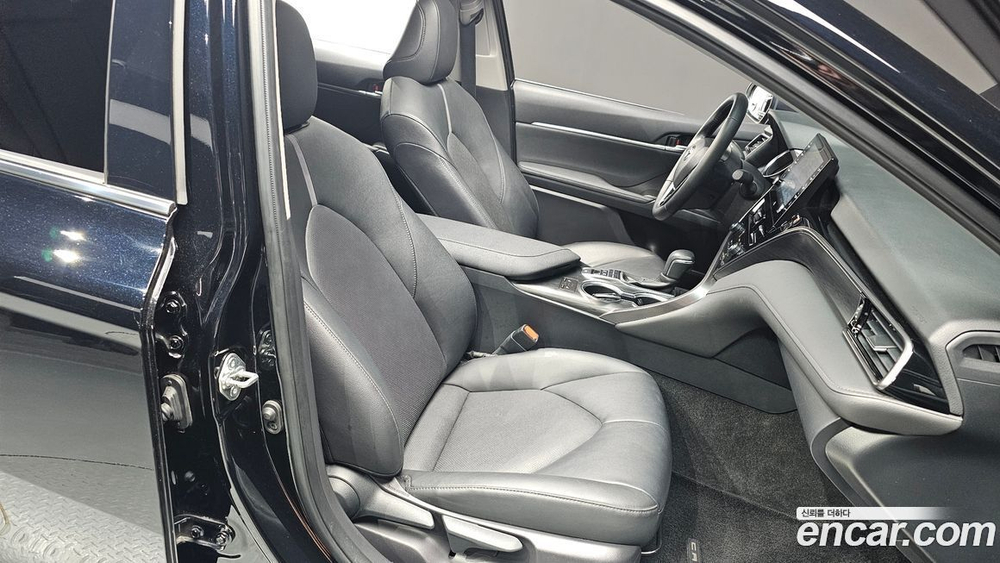 Toyota Camry (XV70) 2.5 XLE Hybrid (03.2022)