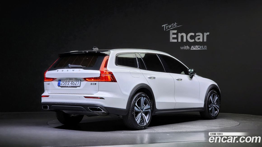 Volvo V60 Cross Country 2 Generation B5 Pro AWD (09.2020)
