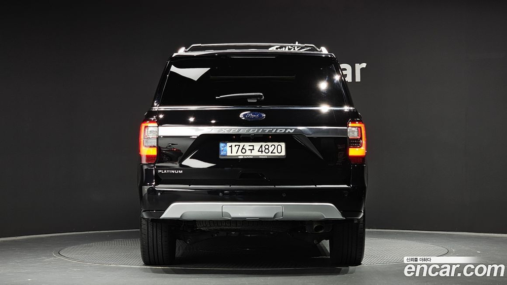 Ford Expedition Platinum 4WD (10.2021)
