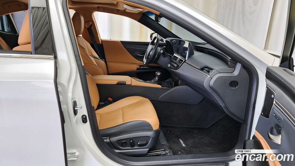 Lexus ES300h 7 Generation Executive (01.2022)