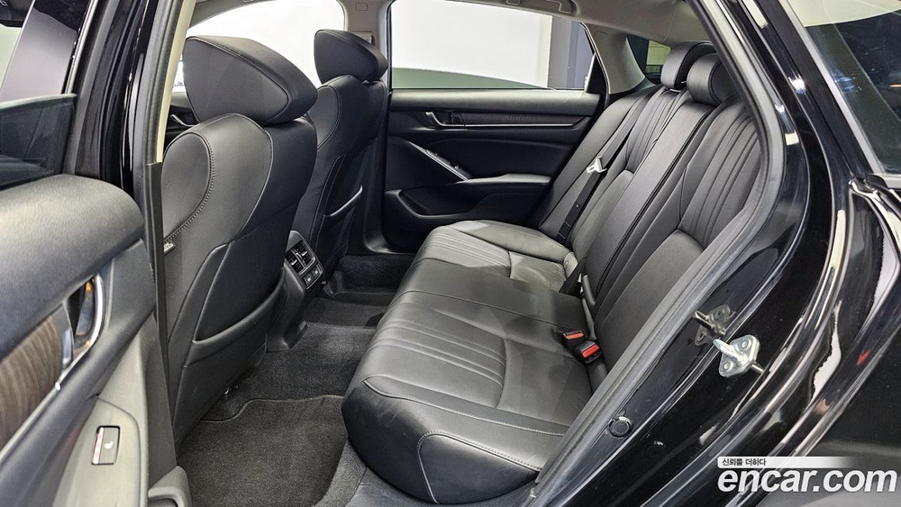 Honda Accord 10 Generation 2.0 Hybrid Touring (04.2022)