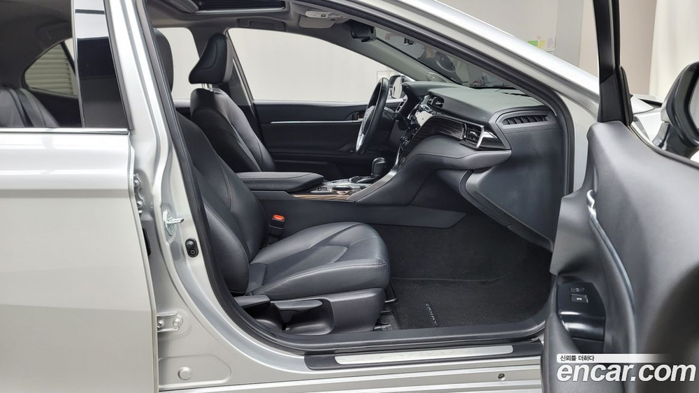 Toyota Camry (XV70) 2.5 XLE Hybrid (03.2021)