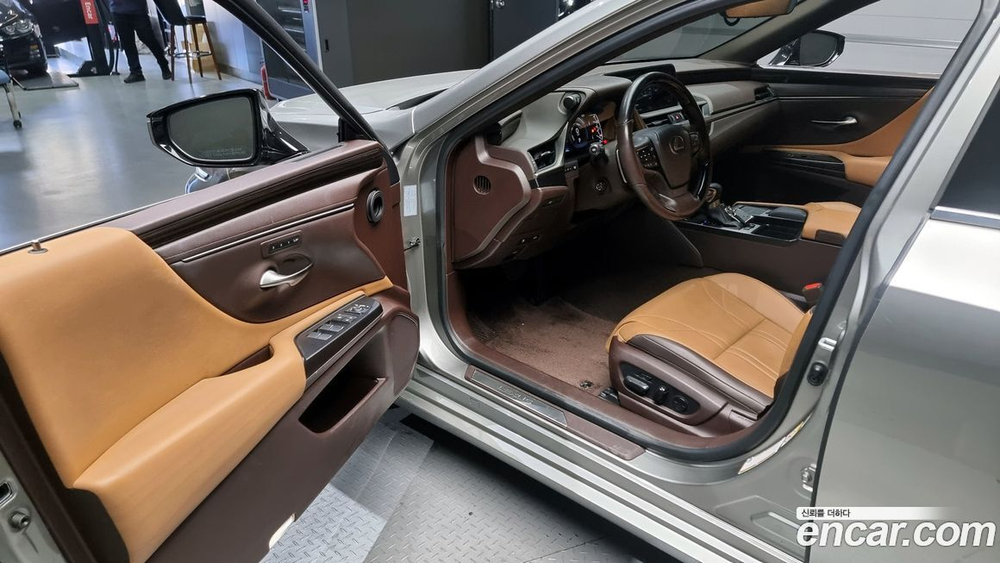 Lexus ES300h 7 Generation Luxury Plus (12.2019)