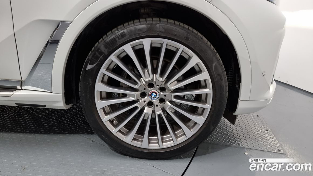 BMW X7 (G07) xDrive 40i Design Pure Excellence 7-и местный (06.2022)