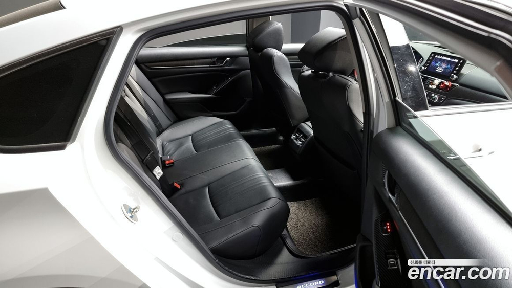 Honda Accord 10 Generation 2.0 Hybrid Touring (09.2020)