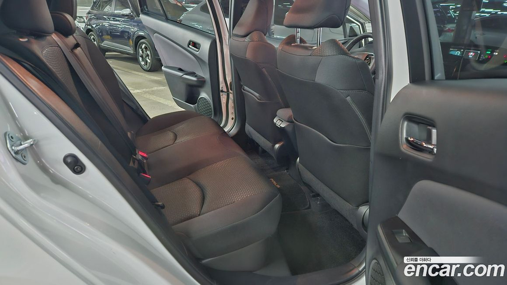 Toyota Prius 4 Generation 1.8 (03.2021)