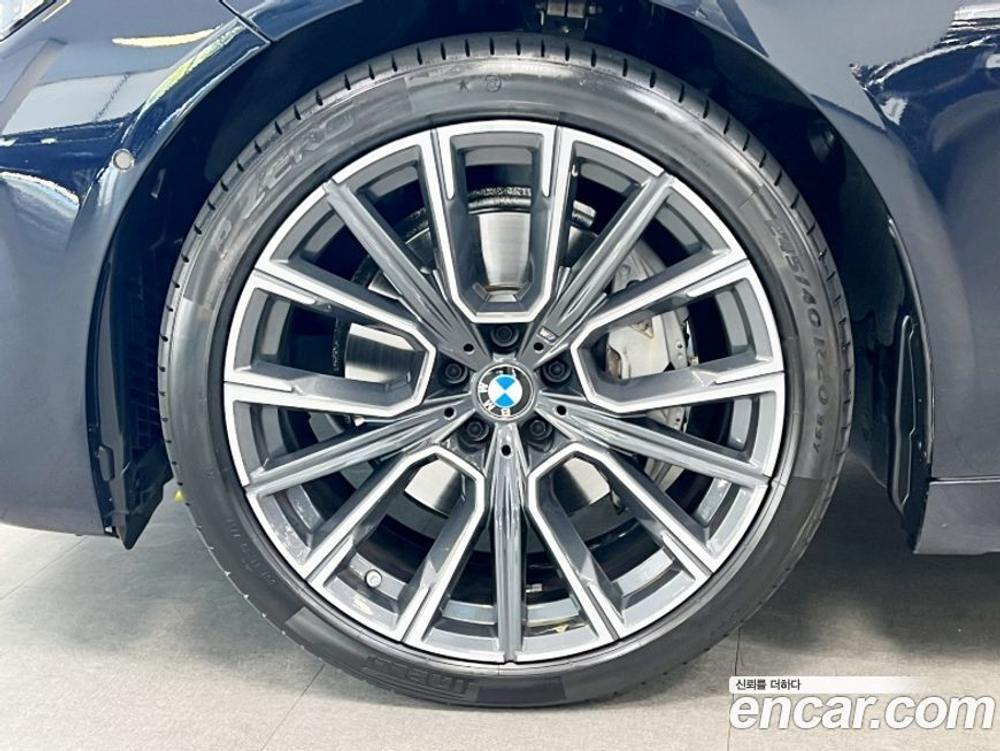 BMW 7 Series (G11) 740Li xDrive M Sports (06.2021)
