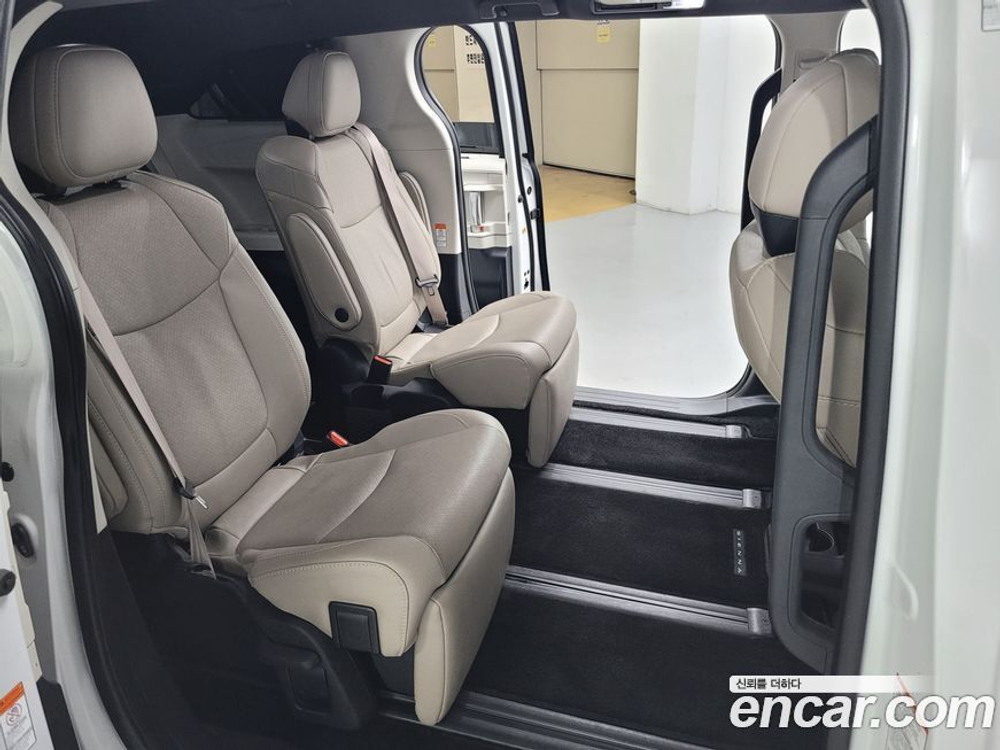 Toyota Sienna 4 Generation 2.5 Hybrid 2WD (07.2021)