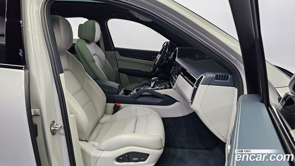 Porsche Cayenne (PO536) 3.0 Coupe Platinum Editions (05.2023)
