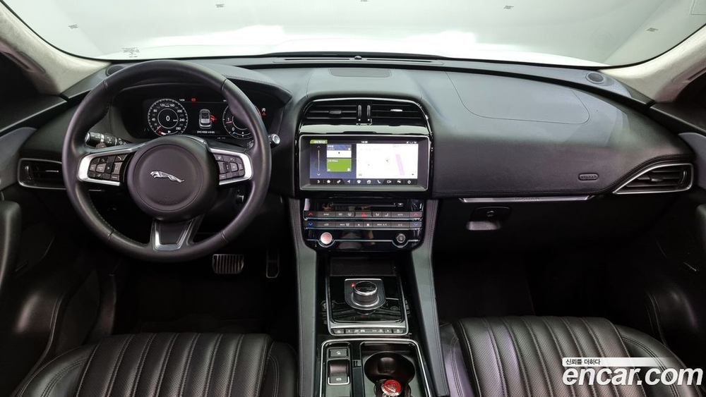 Jaguar F-PACE 20d Portfolio (08.2019)