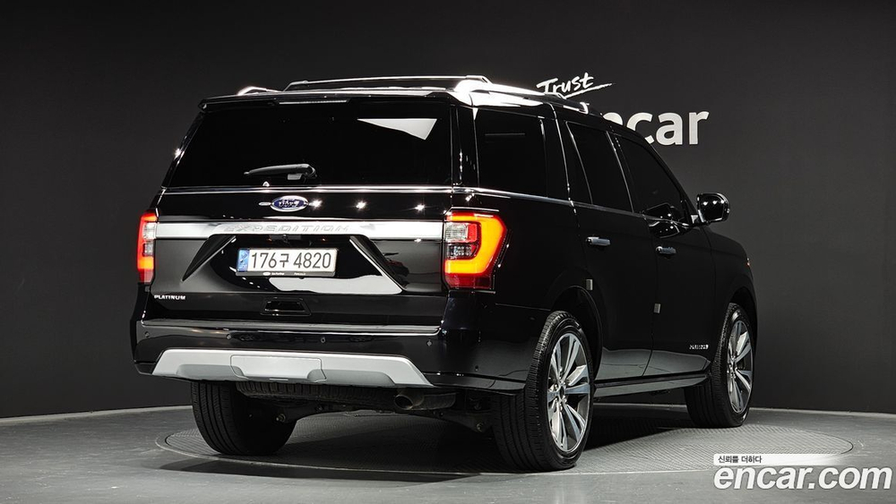 Ford Expedition Platinum 4WD (10.2021)