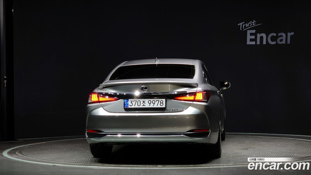 Lexus ES300h 7 Generation Executive (03.2023)
